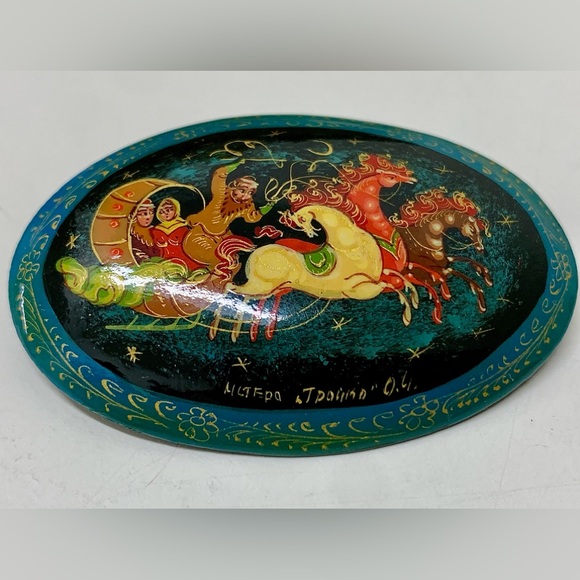 Vtg Soviet Era Russian Artist Signed Hand Painted Lacquer Pinback Brooch - Picture 7 of 15